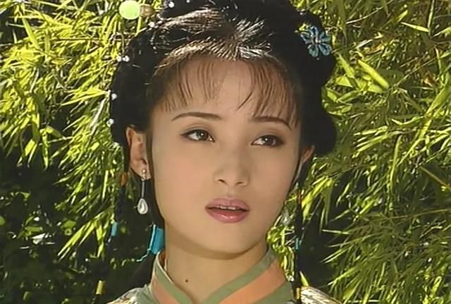 别“挤胸”尬演古装美人了，这6位女星告诉你，什么叫古典美人