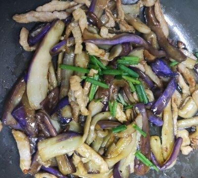 家常菜：茄子炒肉丝（少油保色法）
