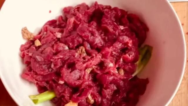 牛肉怎么炒才嫩又滑,牛肉怎样腌炒最嫩滑图3