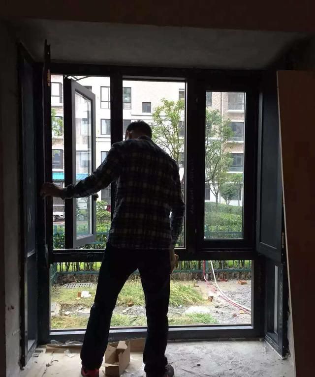 系统门窗和普通门窗有啥区别？外行人一般不知道，稀里糊涂就买了