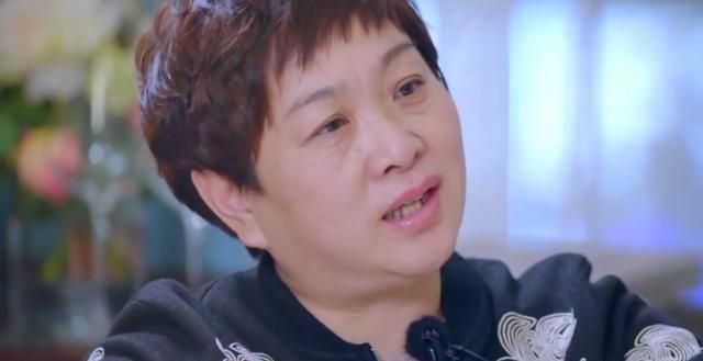 奉子成婚的何雯娜在婆家没地位，婆婆跟亲妈起争执，何雯娜落泪