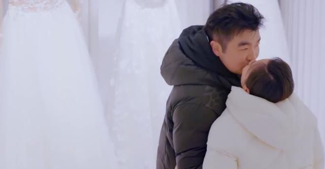 奉子成婚的何雯娜在婆家没地位，婆婆跟亲妈起争执，何雯娜落泪