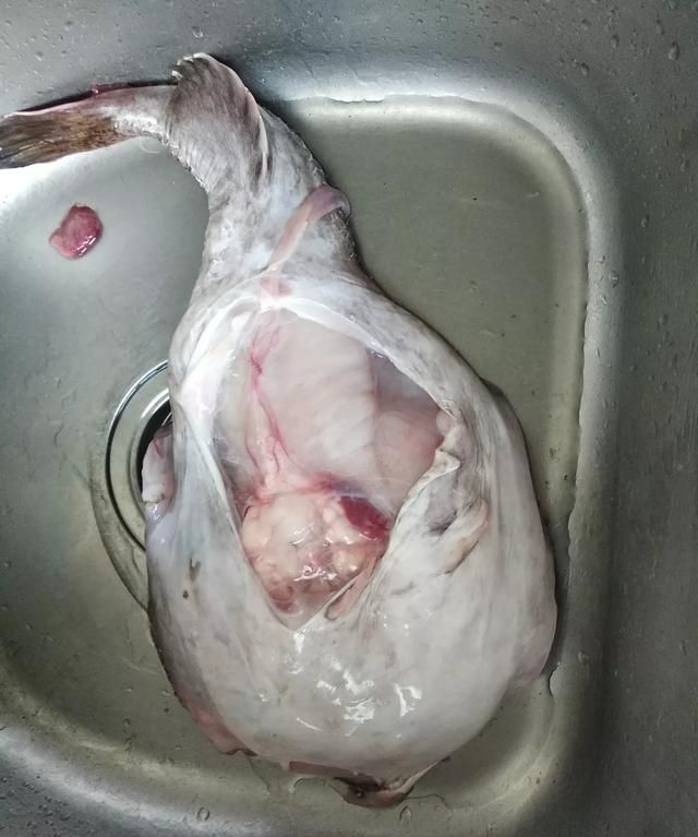 安康鱼红烧要不要去鱼皮怎么做