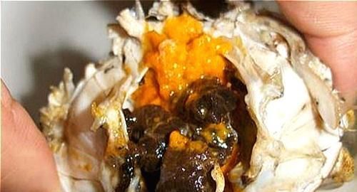 螃蟹蒸熟以后,里边黄发黑是什么问题呢图1