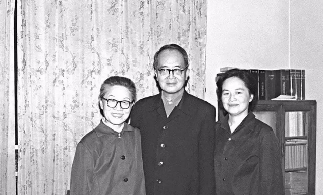 杨绛：物欲横流的社会，人不痛苦也难