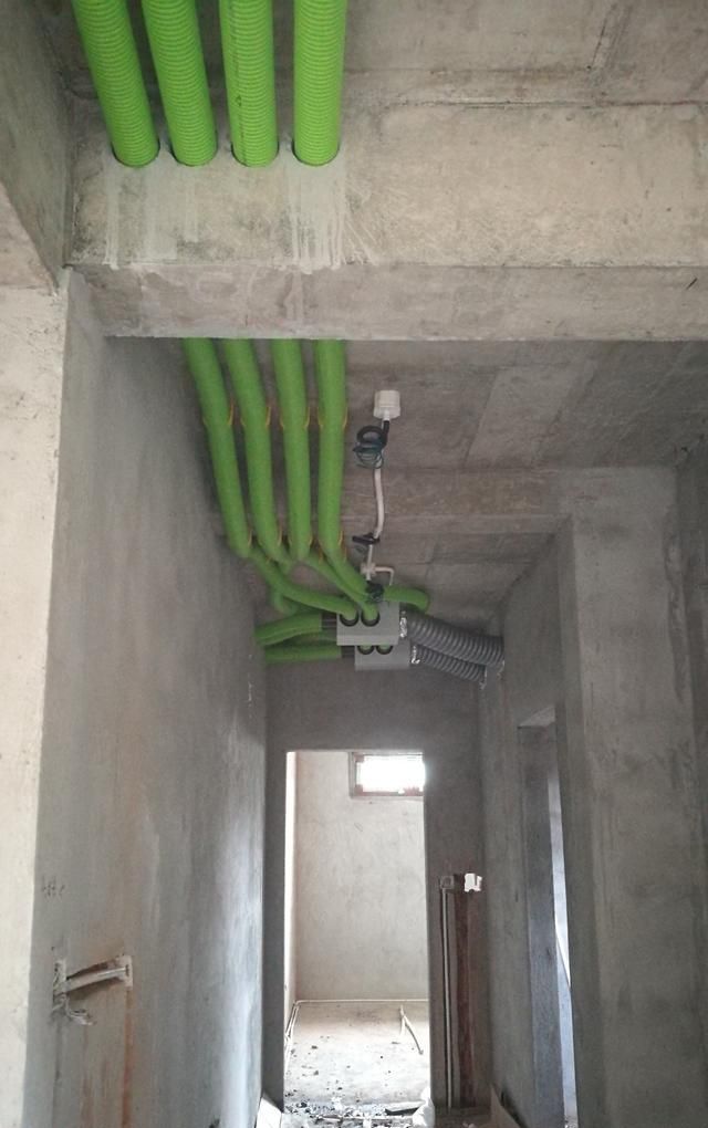 自建的别墅为了地下室改善空气质量，安装中央新风系统