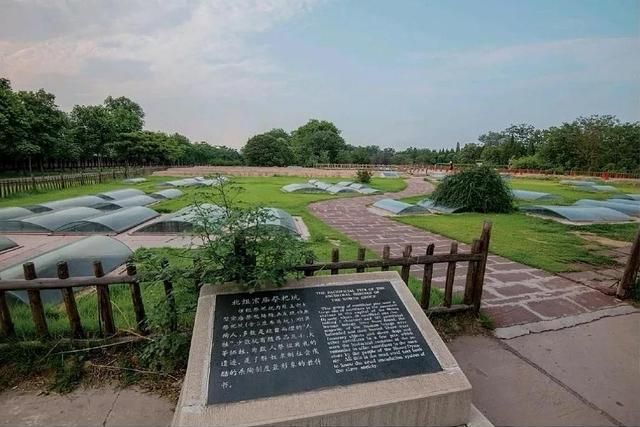 甲骨文的发现，最早的汉字甲骨文的发现、破坏与著录