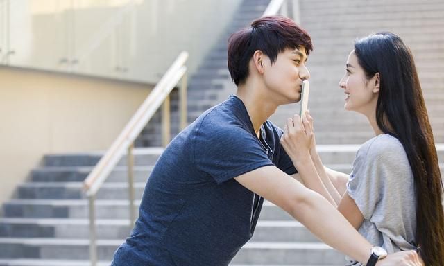 接吻是嘴唇交错吗,真正接吻的正确方式